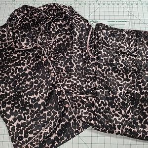 Pink K Women's Animal Print Satin Pajama Set Small Pre-owned